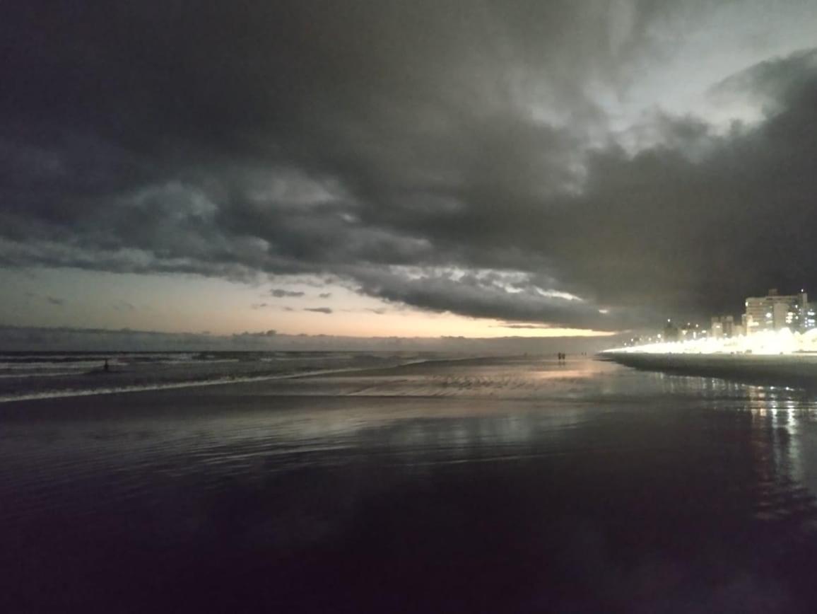 Casa De Frente O Mar, Pe Na Areia. Praia Grande (Santos)